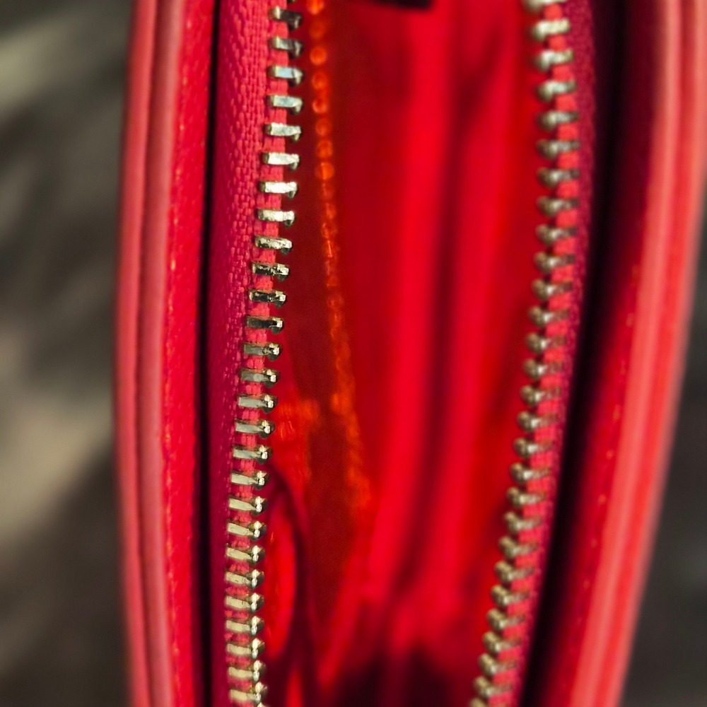 Maniere De Voir Red Gun Shaped Transparent Crossbody Bag Vegan Leather Chain - Picture 6 of 8